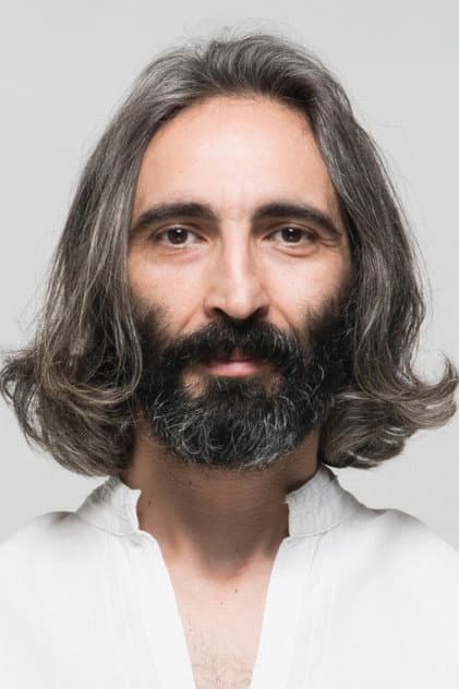 Fırat Tanış no papel de Mehmet Koşaner